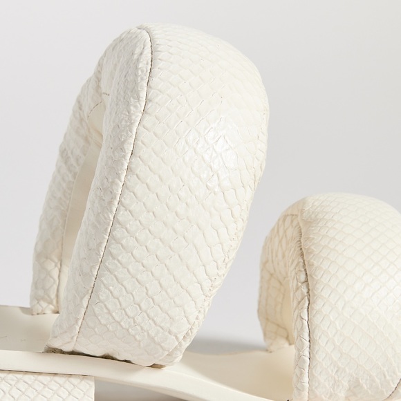 Cult Gaia X ROOM PILLOW PUFFY Sandals - Picture 5 of 7